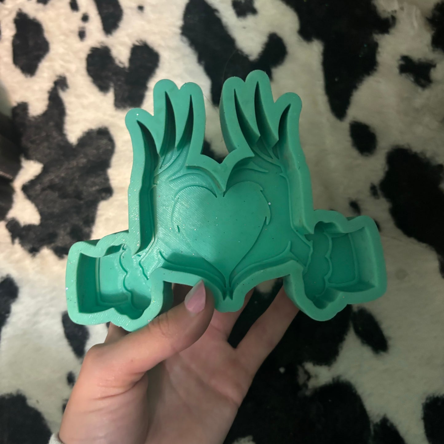 Green guy heart| idk where from