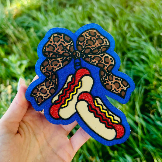 Hot dogs w bow